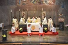Patroziniumsfeier in Todtnau mit 9 Konzelebranten am Altar